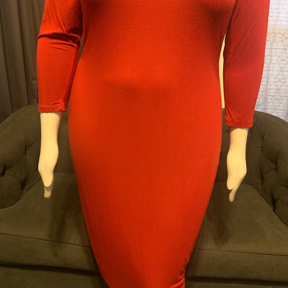 RED DRESS - Picture 2 of 4